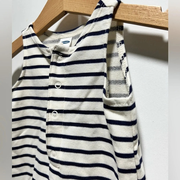 OLD NAVY Baby jumpsuit Size 0-3 Months - Picture 2 of 5